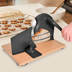 SOWKIPE en usage coupe pain avec manivelle ergonomique pratique