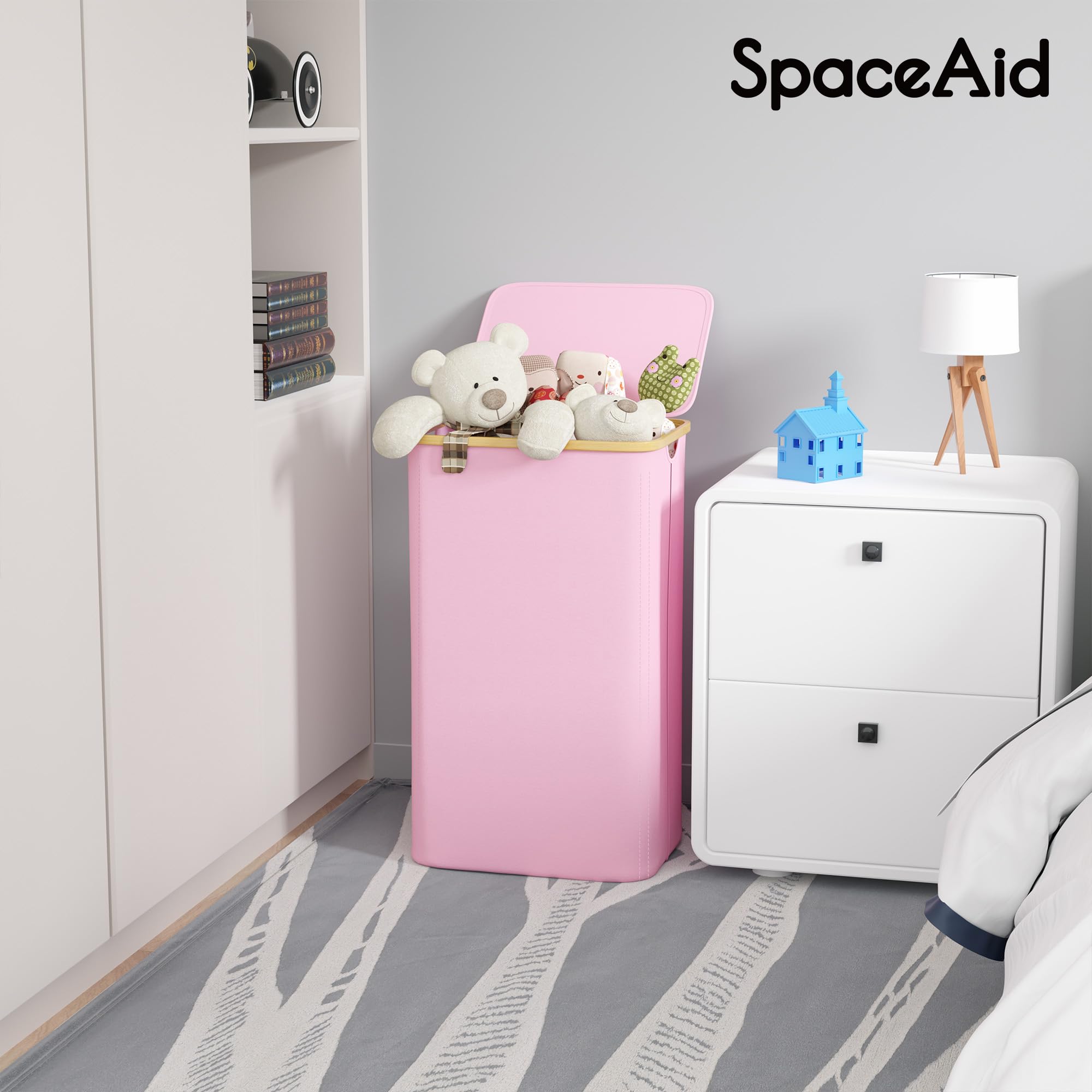 SpaceAid dans chambre stylée rose apportant rangement décoratif