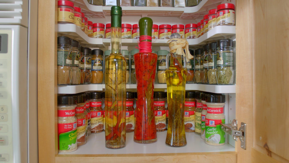 Spicy Shelf gros plan surface antidérapante Spicy Shelf stabilise bocaux