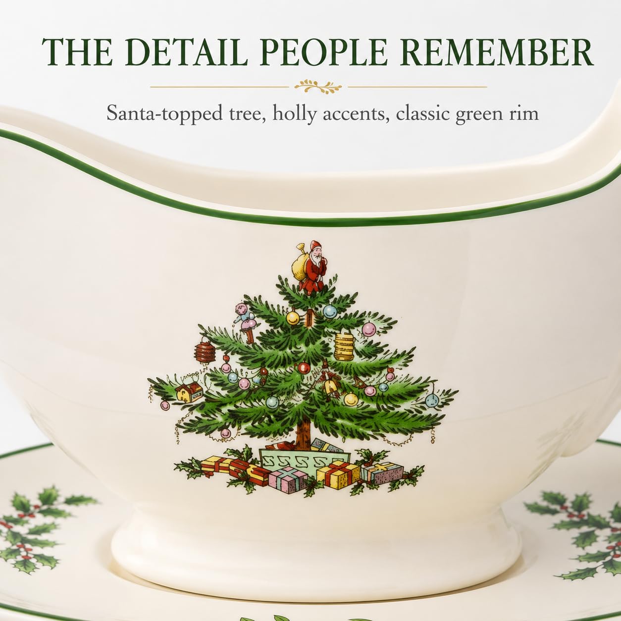 Deux saucières Spode Christmas Tree présentées ensemble pour coordination de table