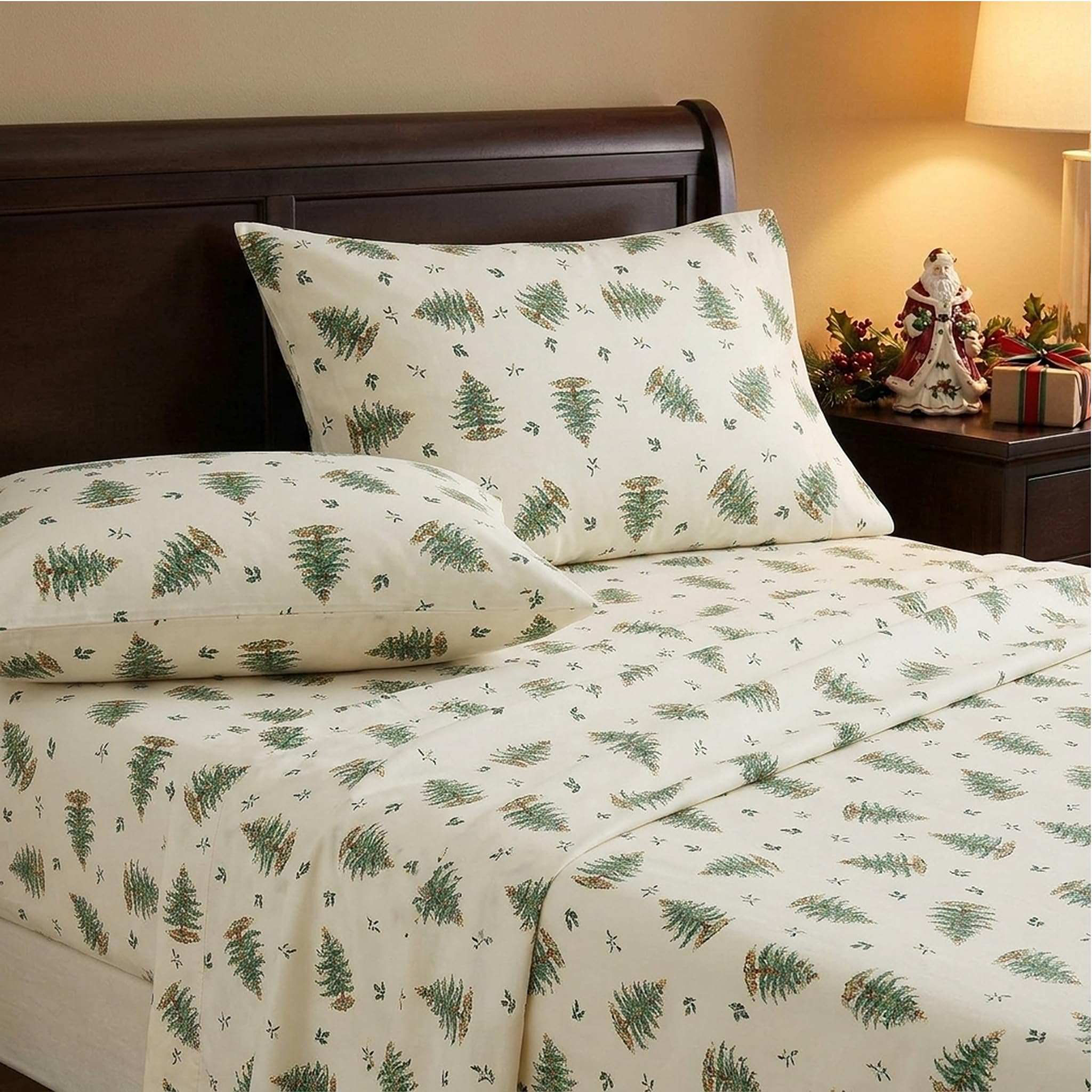 Spode vue avant de la parure montrant motif sapin, apporte ambiance festive