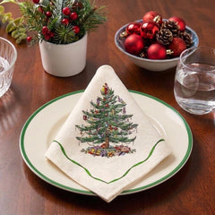 Spode serviette pliée sur table crée ambiance de fête raffinée