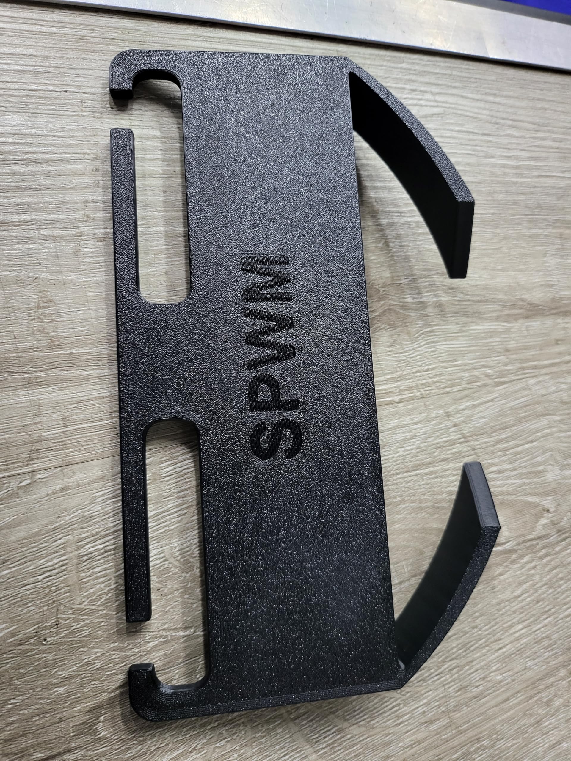 SPWM CabCap en situation camion lifestyle garde casquettes accessibles