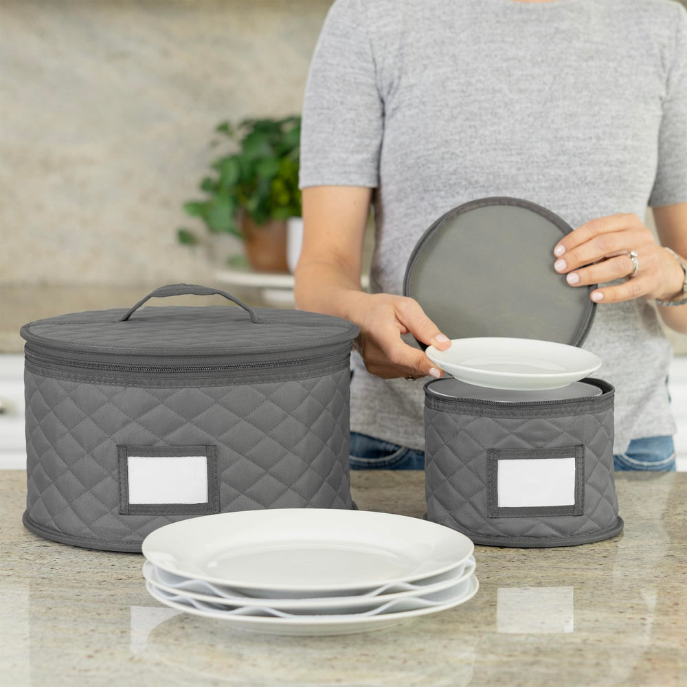 Stack Store Plus More coffret ouvert avec assiettes empilées illustrant la capacité et l'organisation