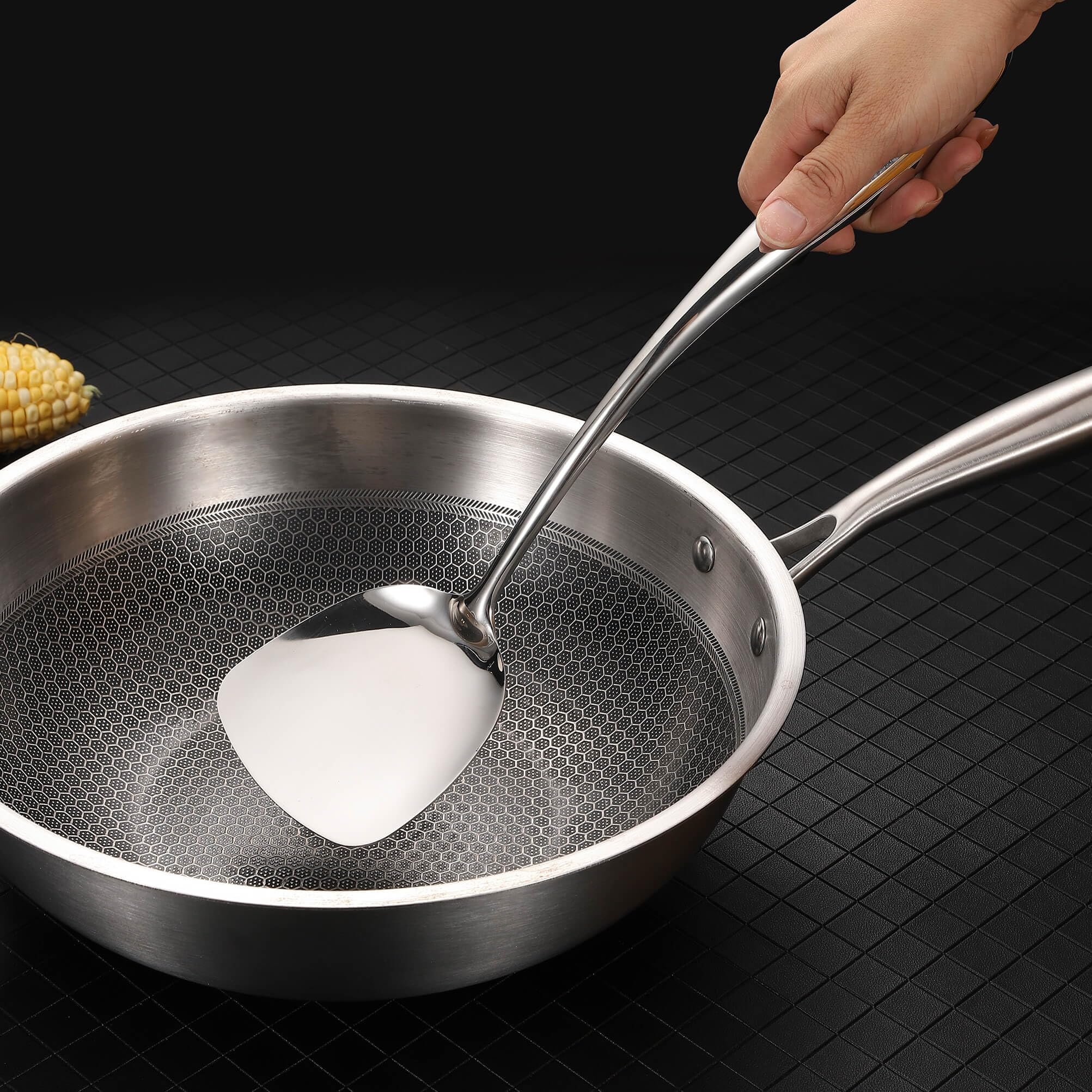 Standcn coffret présenté en lifestyle comme idée cadeau élégante