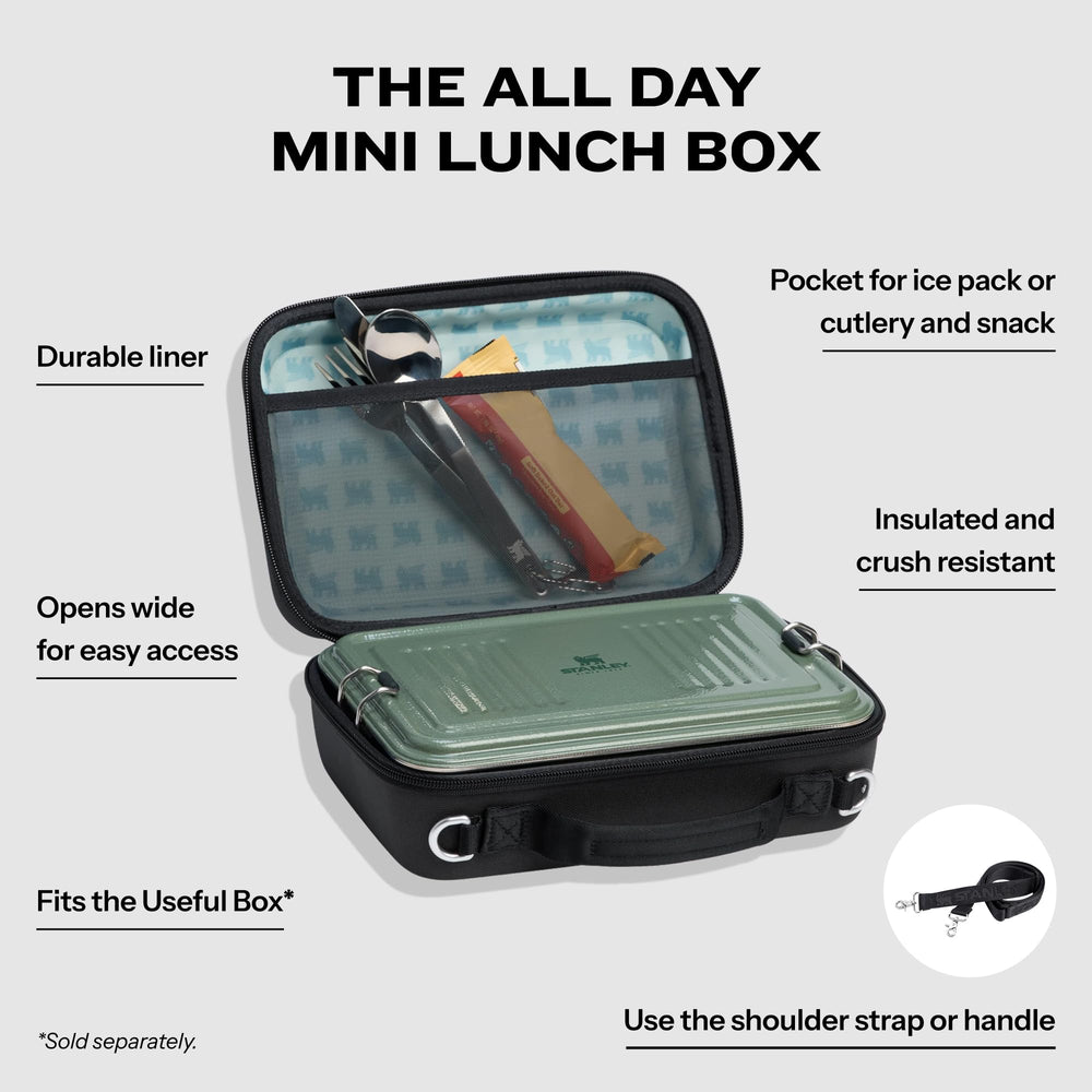 STANLEY boîte-repas à côté d’un smartphone pour montrer l’échelle