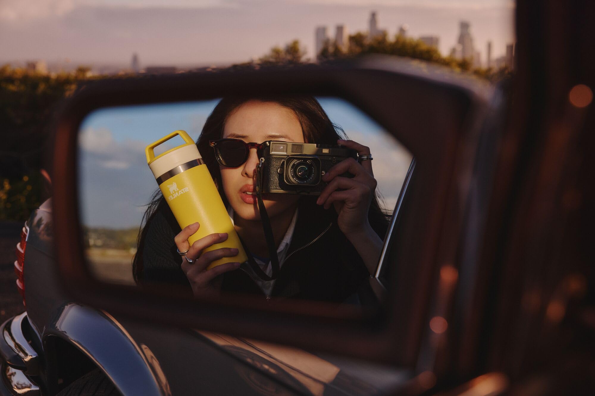 STANLEY utilisation en extérieur lors d'une randonnée, boisson maintenue chaude