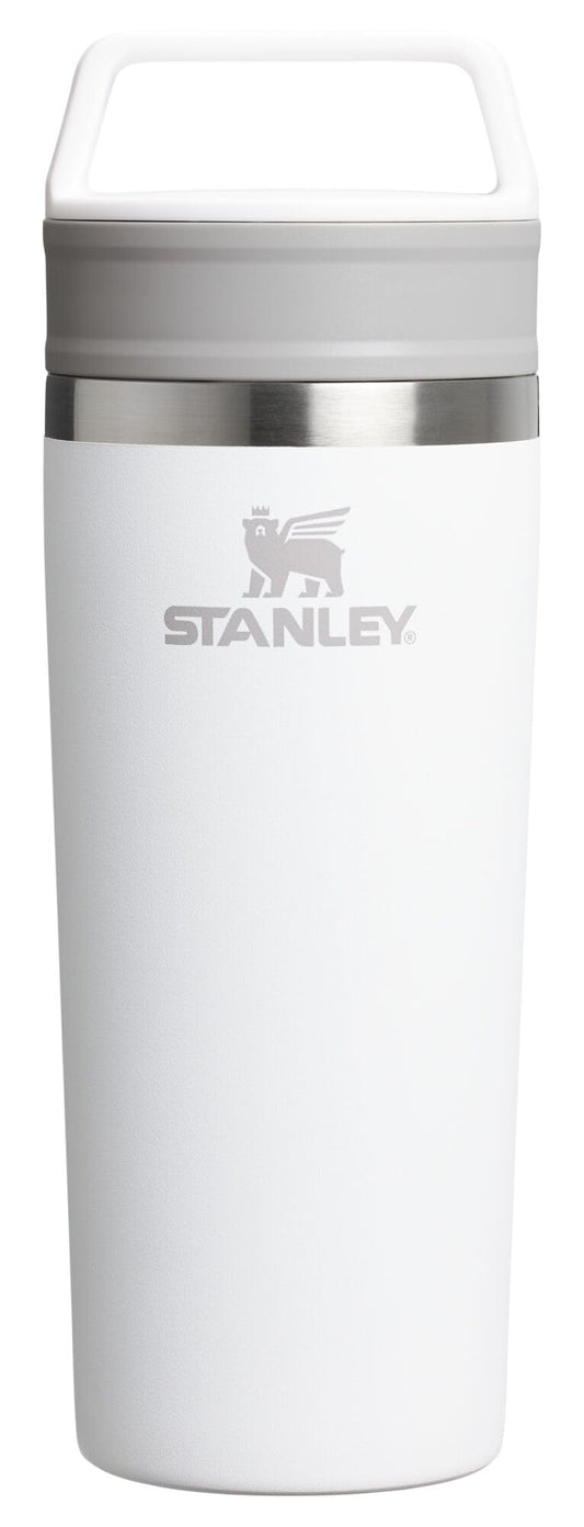 STANLEY vue de face du mug Café-To-Go montrant son design robuste et pratique