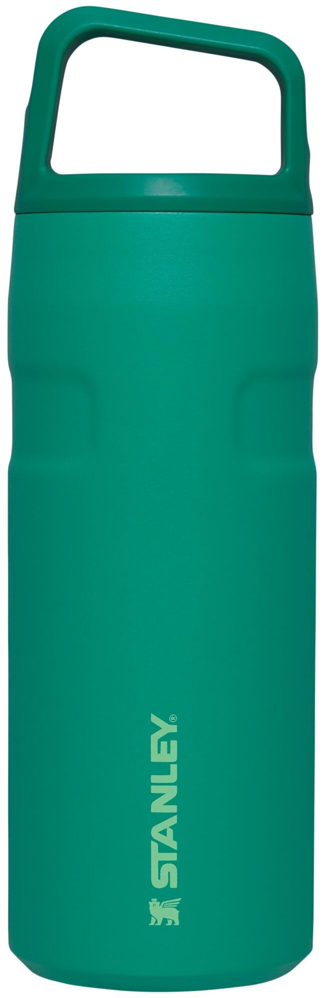 Stanley vue de face de la gourde 16 oz montrant la forme et le bouchon pratique