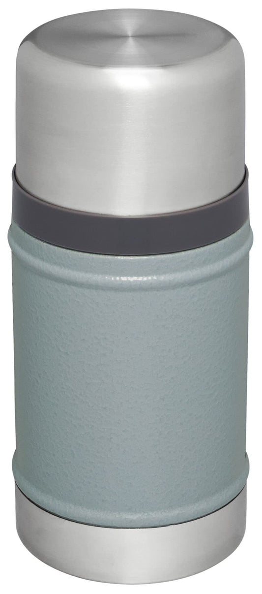 STANLEY gros plan acier inox 18/8 recyclé illustrant durabilité et résistance