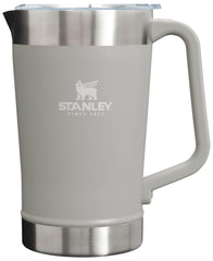 Stanley carafe face avant montrant robustesse et design pour servir facilement