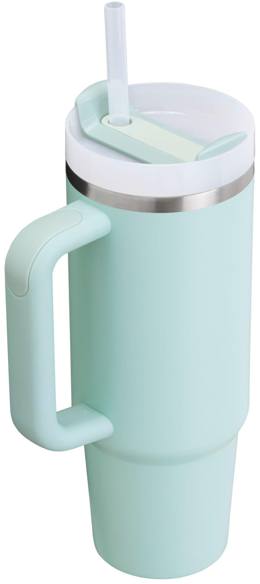 STANLEY gros plan du couvercle FlowState montrant ergonomie et étanchéité