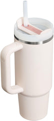STANLEY Quencher gros plan du bouchon FlowState montrant paille et étanchéité