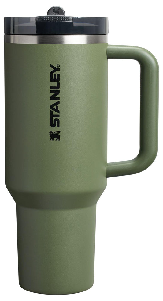STANLEY Quencher vue avant montrant le design Dried Pine et la poignée confortable