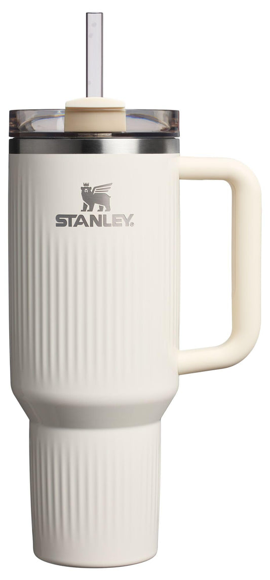STANLEY Quencher vue frontale crème fluted, grande capacité pratique