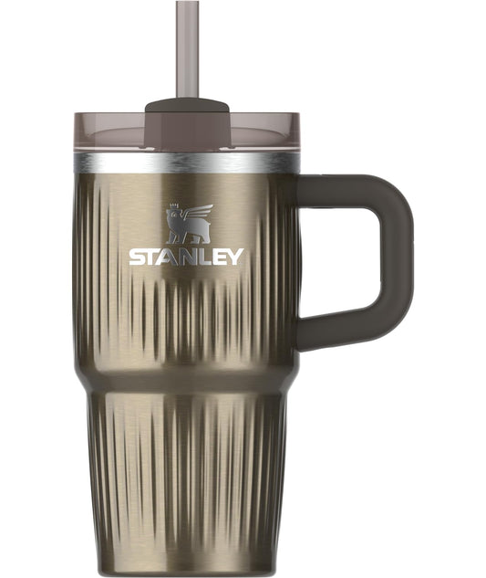STANLEY face avant du gobelet montrant design durable et prise en main pratique