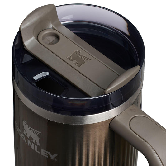 STANLEY détail de l'anse comfort-grip offrant une prise sûre et ergonomique
