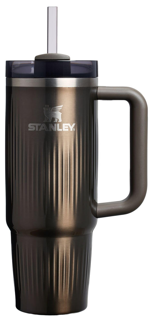 STANLEY gobelet face avant montrant l'anse et la forme ergonomique, pratique au quotidien