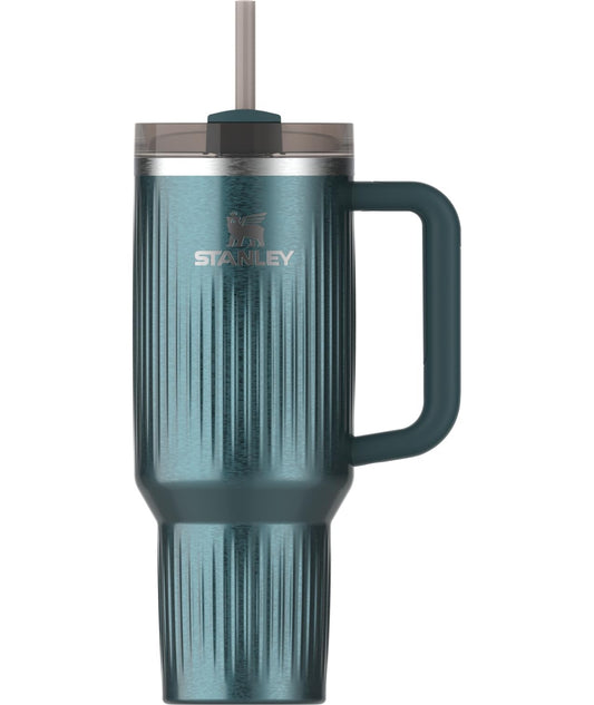 STANLEY Quencher vue avant montrant capacité et design durable