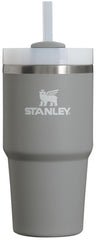 STANLEY Quencher face avant montrant la finition Stone et tenue sûre