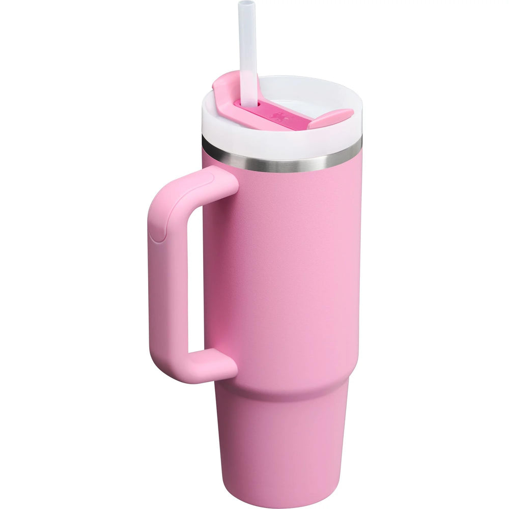 STANLEY Quencher H2.0 gros plan du couvercle FlowState et paille avec mécanisme anti-éclaboussures