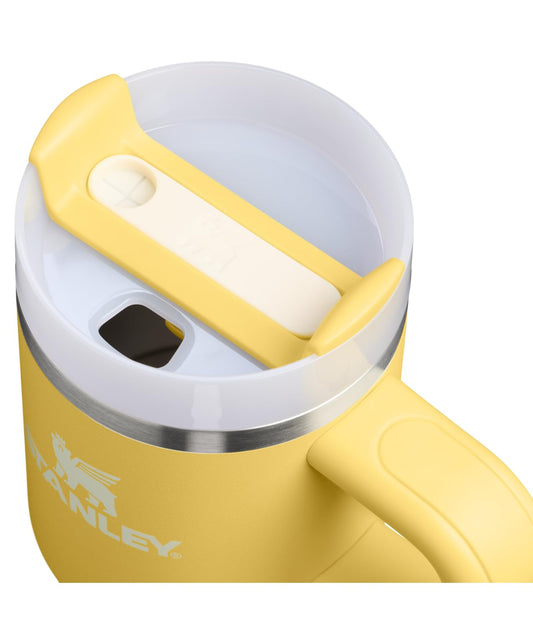 STANLEY Quencher H2.0 poignée en gros plan offrant transport confortable et prise sûre