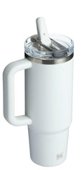 STANLEY Quencher en situation quotidienne dans porte-gobelet voiture