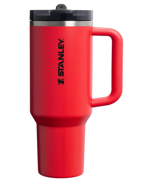 STANLEY Quencher face avant montrant design Chili Black et poignée pratique
