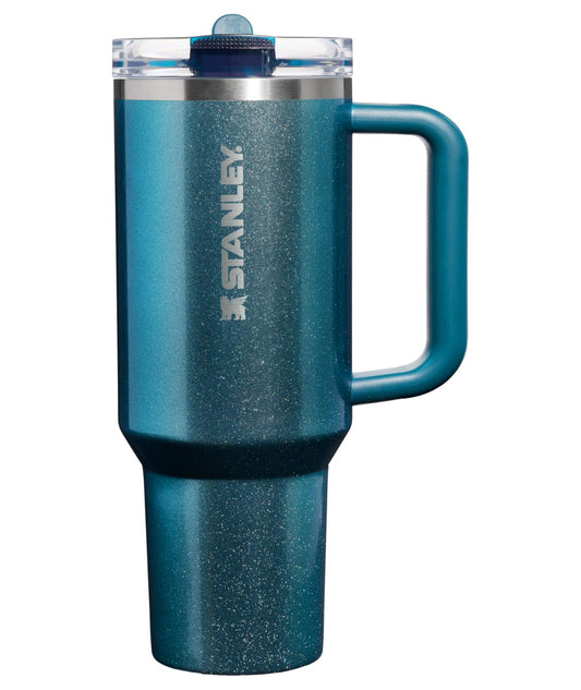 STANLEY Quencher vue avant montrant la finition Ponderosa et robustesse
