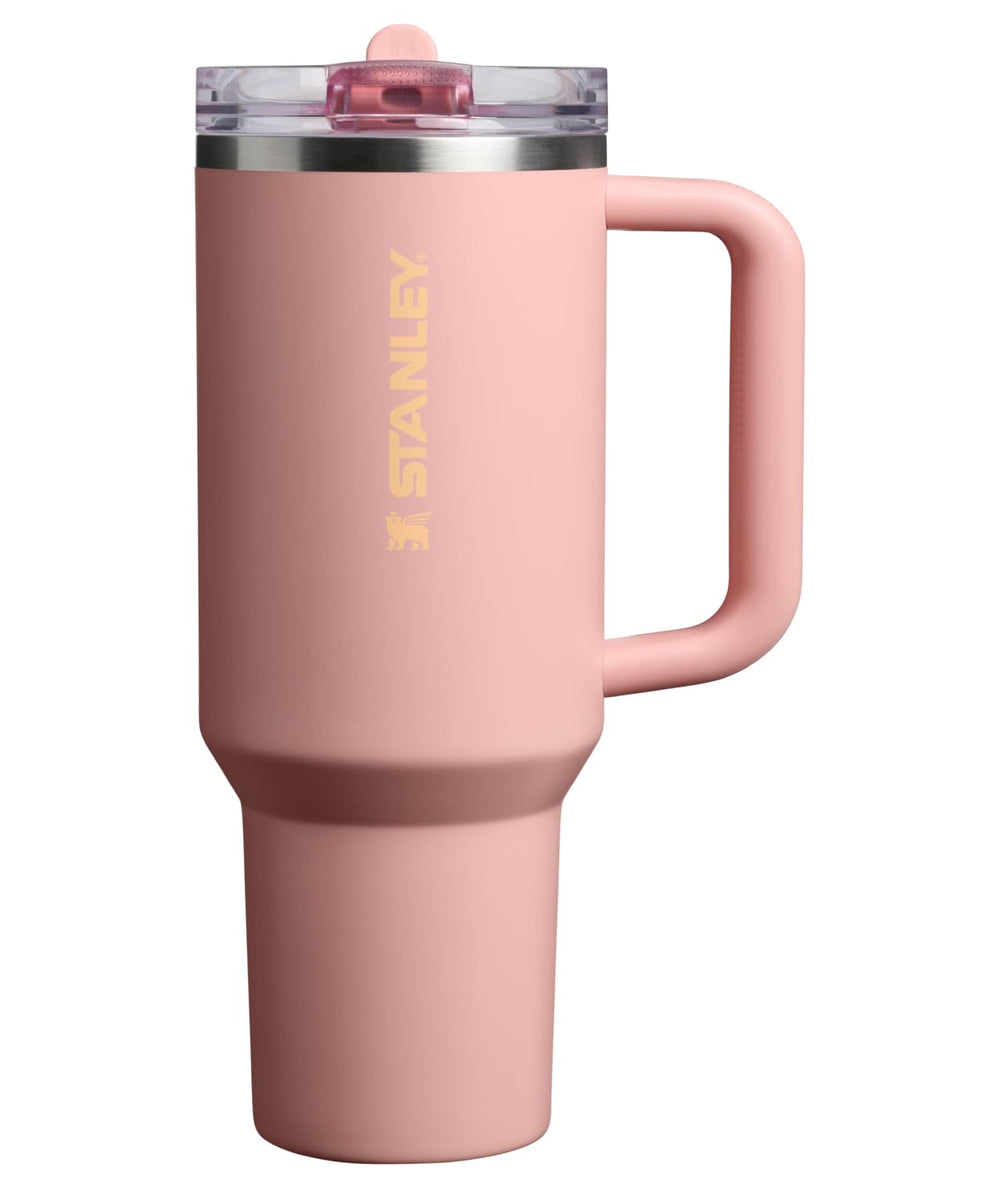 STANLEY Quencher vue de face montrant la couleur Peach Rose et poignée pratique