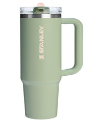 STANLEY Quencher face avant montrant la finition Lichen et l’ouverture pratique