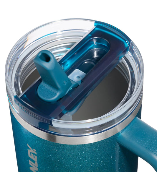 STANLEY Quencher gros plan poignée ergonomique pour transport confortable