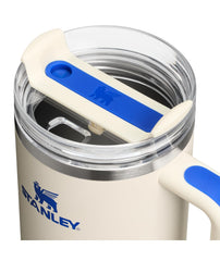 STANLEY Quencher H2.0 gros plan du couvercle FlowState montrant les trois positions pratiques