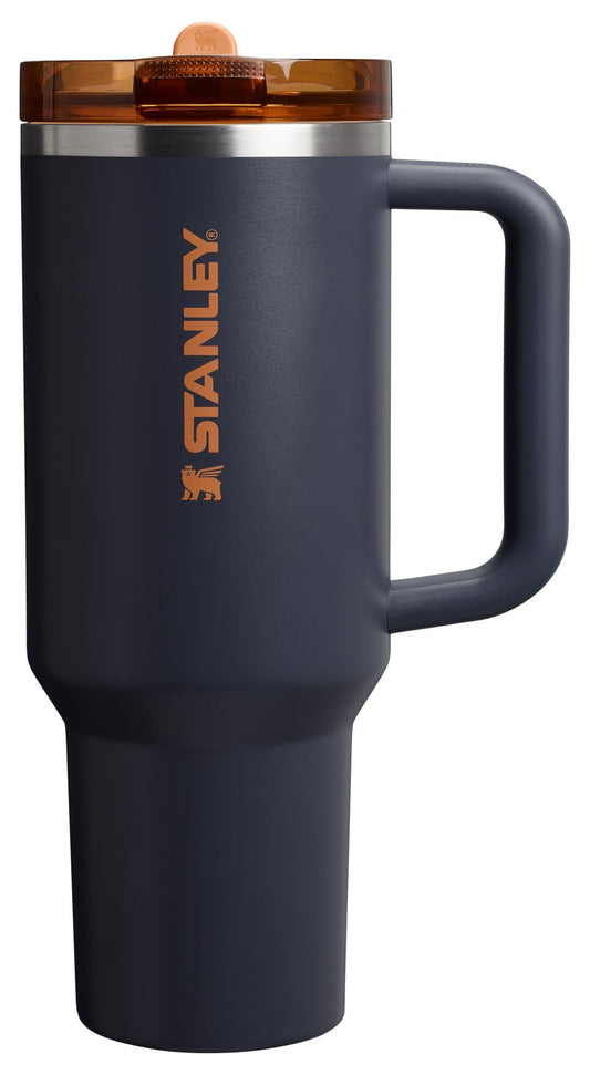 STANLEY vue face du Quencher ProTour montrant la silhouette et la poignée, pratique pour transport