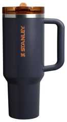 STANLEY vue face du Quencher ProTour montrant la silhouette et la poignée, pratique pour transport
