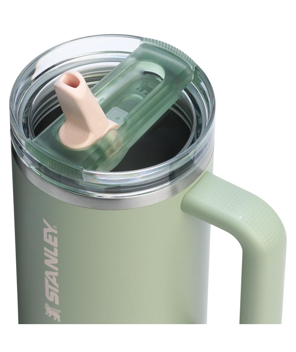 STANLEY détail du bouchon Flip Straw illustrant la fonction anti-fuite pratique