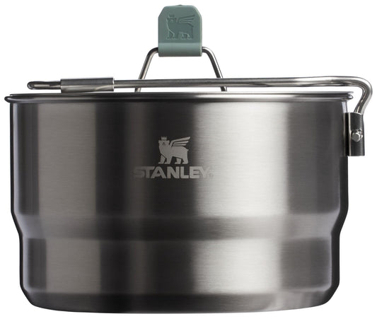 STANLEY vue frontale du set Wildfare Go montrant la casserole et accessoires, gain de place