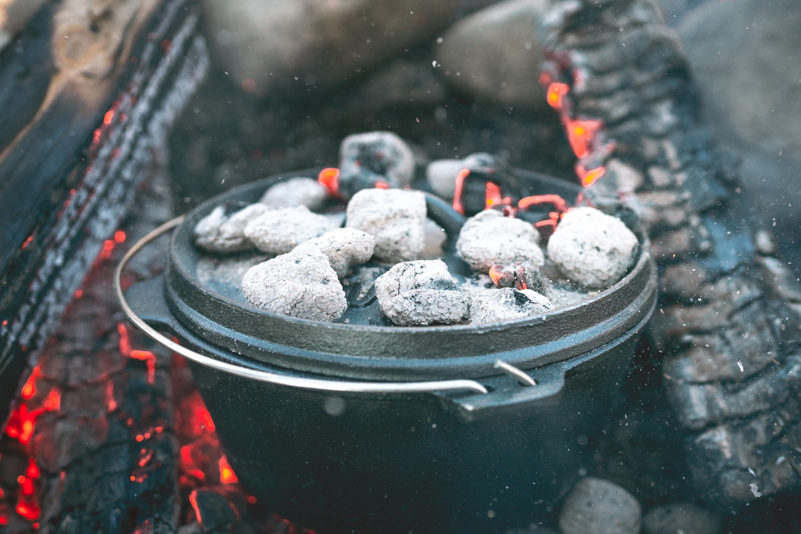 Stansport cuisson de biscuits au feu, résultat doré et régulier