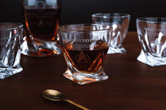 Verre tumbler Star Trek NCC-1701-D rempli démontrant capacité et style