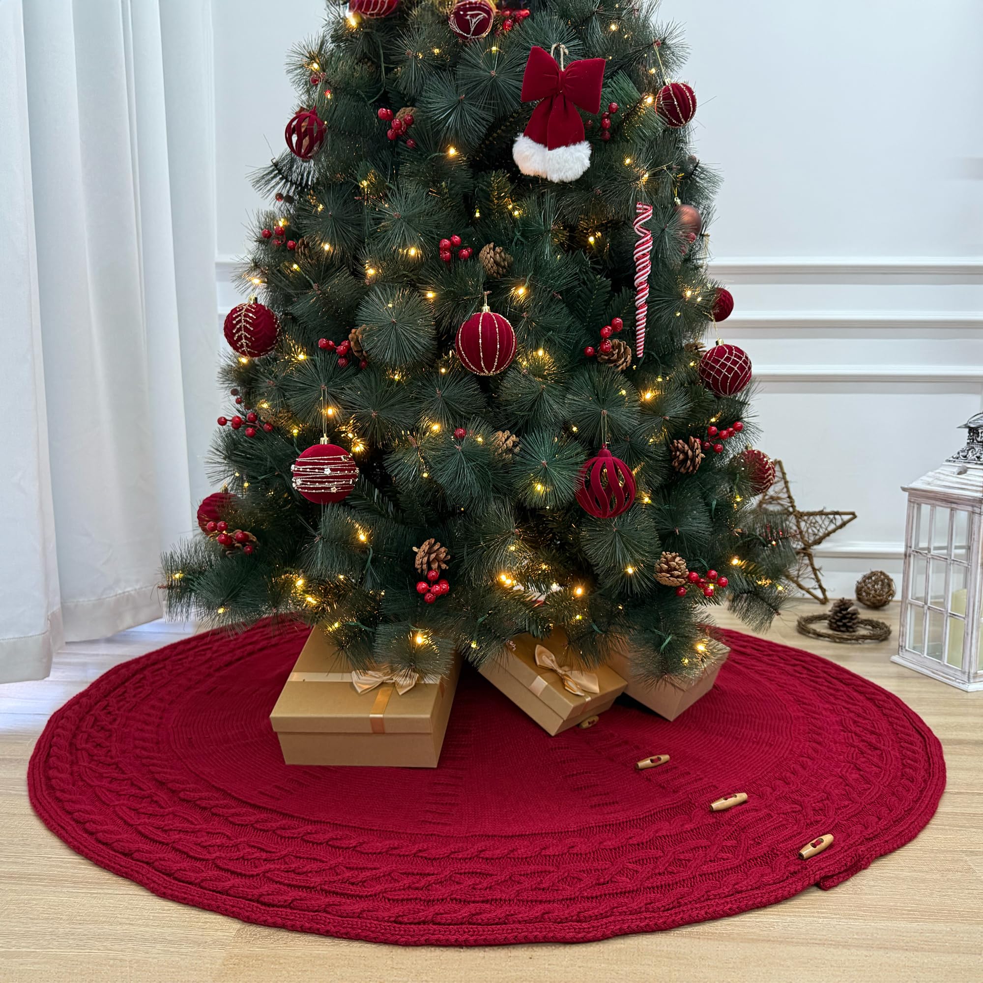 Starry Dynamo jupe sous sapin avec cadeaux, dissimule câbles et pied élégamment