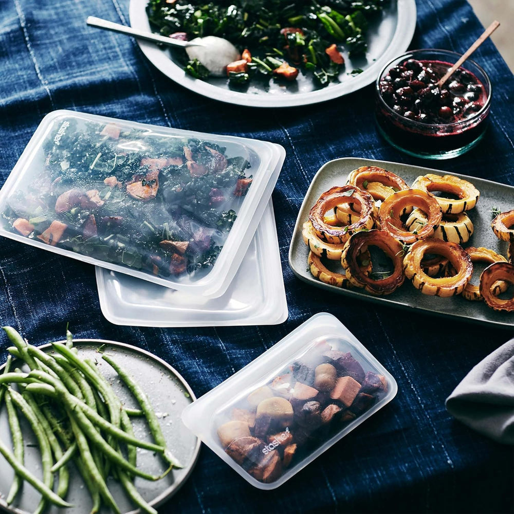 Gros plan du silicone platine Stasher illustrant texture durable et sécurité alimentaire