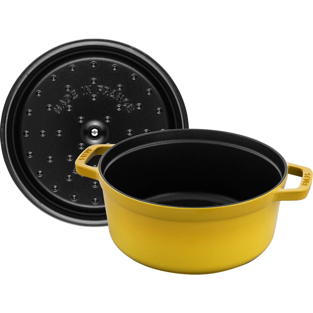 Staub comparaison taille, capacité 4 qt pour 2 à 4 personnes