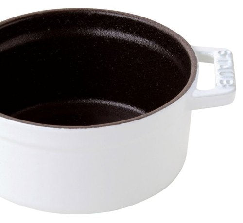 STAUB cocotte en cuisson sur table présentant diffusion uniforme de la chaleur