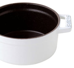 STAUB cocotte en cuisson sur table présentant diffusion uniforme de la chaleur