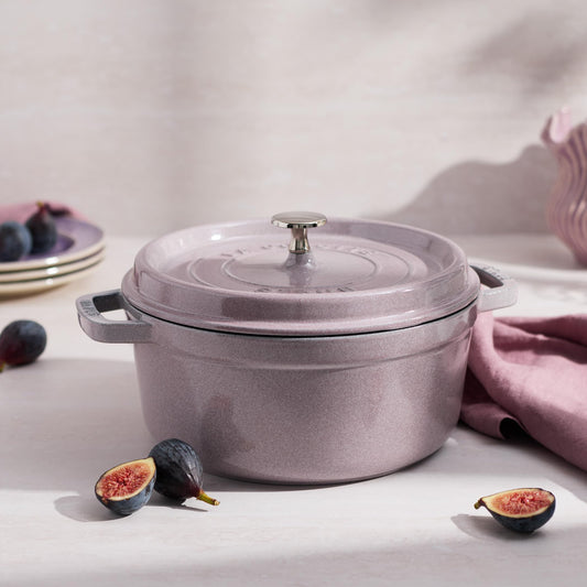 Staub couvercle détail picots pour auto arrosage et saveur améliorée