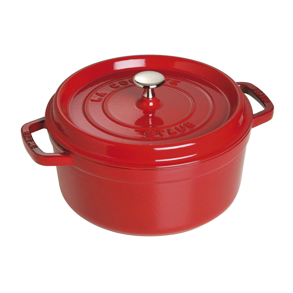 Staub cocotte ronde cerise vue avant, belle présentation et rétention de chaleur