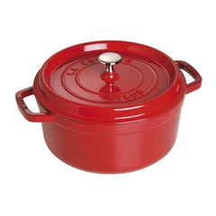 Staub cocotte ronde cerise vue avant, belle présentation et rétention de chaleur