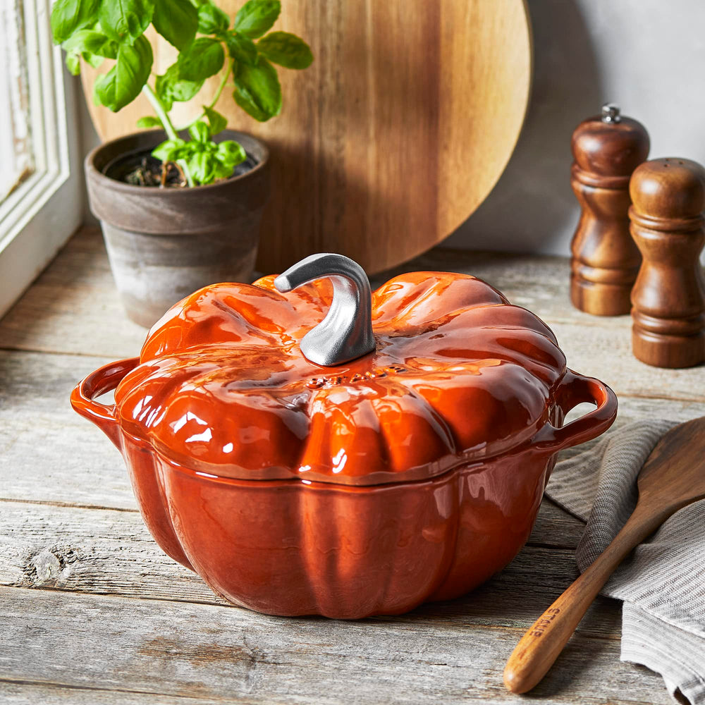 STAUB cocotte sortie du four et servie à table, esthétique pratique