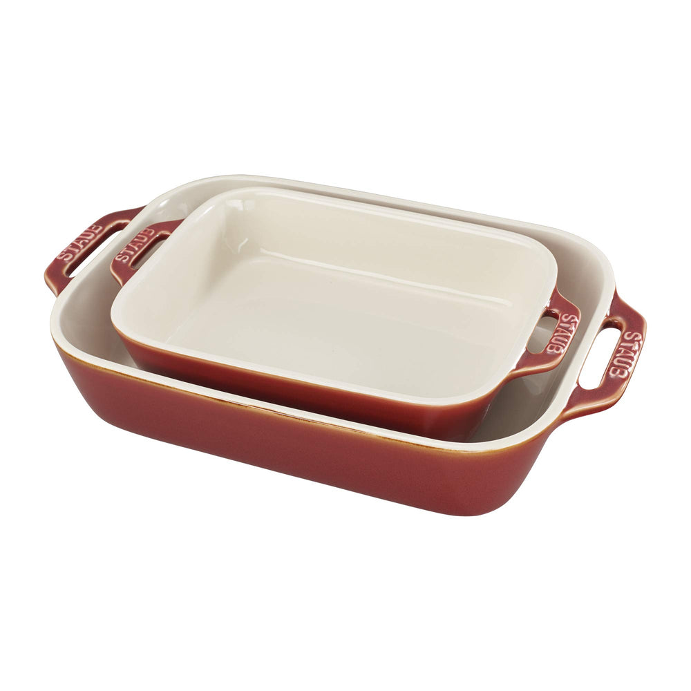 STAUB plat rectangulaire face avant rouge, présente bien pour servir