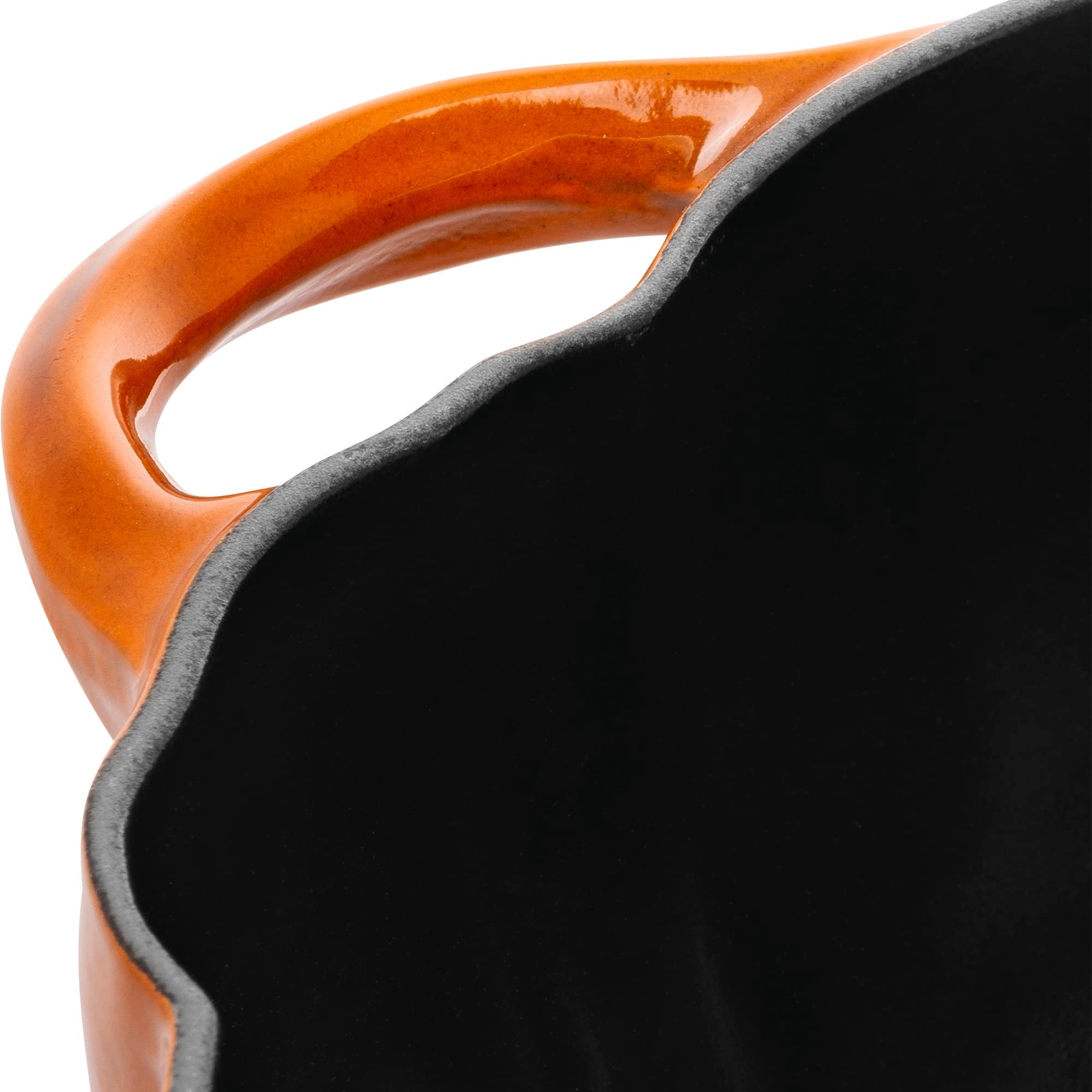 STAUB gros plan finition Majolique orange brûlé, durable et éclatante
